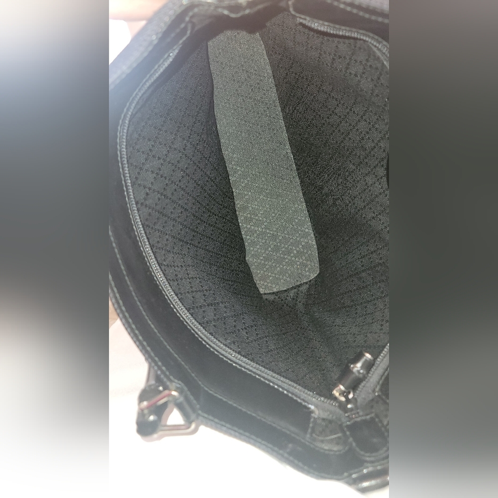 GUCCI Black Nylon Handbag With Bamboo Hand Straps - Picture 3 of 14